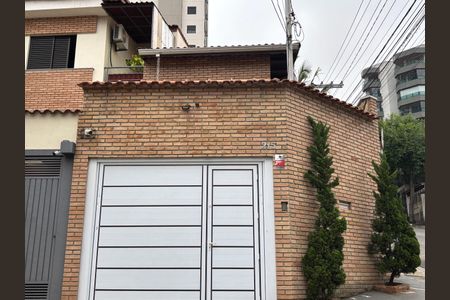 Casa à venda com 132m², 3 quartos e 2 vagasFachada