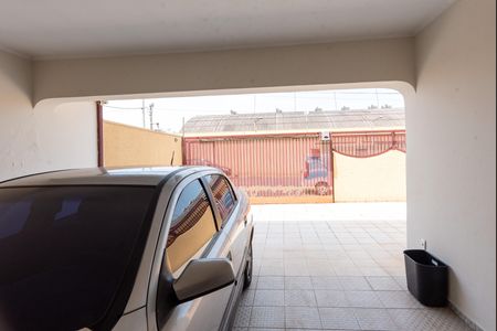 Casa à venda com 250m², 4 quartos e 4 vagas Casa à venda com 250m², 4 quartos e 4 vagasGaragem