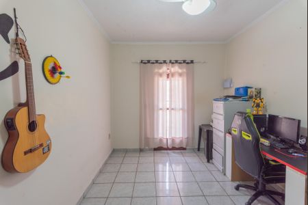 Casa à venda com 250m², 4 quartos e 4 vagas Casa à venda com 250m², 4 quartos e 4 vagasEscritório