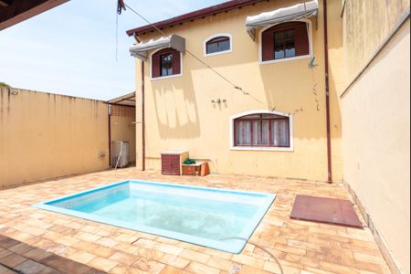 Casa à venda com 250m², 4 quartos e 4 vagas Casa à venda com 250m², 4 quartos e 4 vagasPiscina