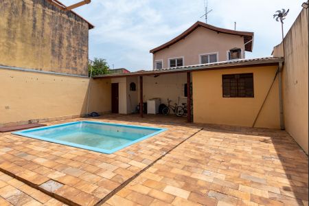 Casa à venda com 250m², 4 quartos e 4 vagas Casa à venda com 250m², 4 quartos e 4 vagasPiscina