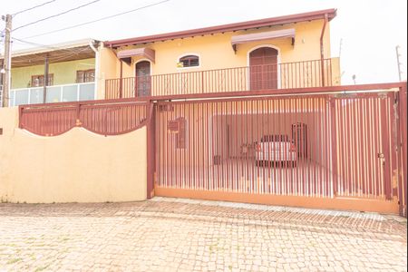 Casa à venda com 250m², 4 quartos e 4 vagas Casa à venda com 250m², 4 quartos e 4 vagasFachada