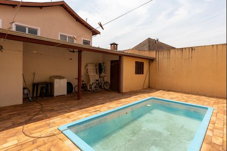Casa à venda com 250m², 4 quartos e 4 vagas Casa à venda com 250m², 4 quartos e 4 vagasPiscina