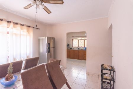 Casa à venda com 250m², 4 quartos e 4 vagas Casa à venda com 250m², 4 quartos e 4 vagasCopa