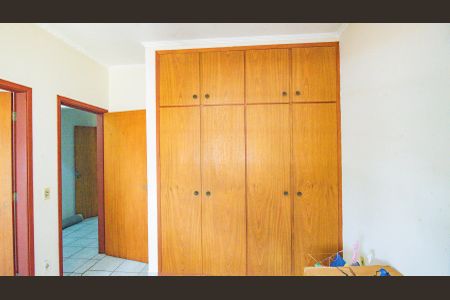 Casa à venda com 250m², 4 quartos e 4 vagas Casa à venda com 250m², 4 quartos e 4 vagasSuíte 2