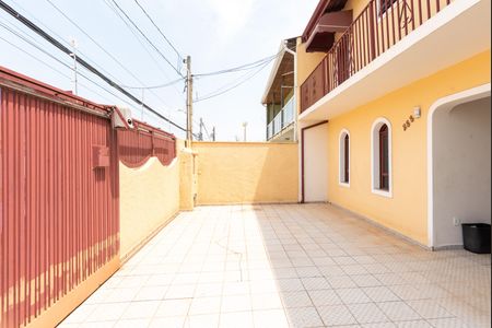 Casa à venda com 250m², 4 quartos e 4 vagas Casa à venda com 250m², 4 quartos e 4 vagasGaragem