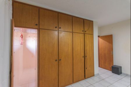 Casa à venda com 250m², 4 quartos e 4 vagas Casa à venda com 250m², 4 quartos e 4 vagasSuíte 3