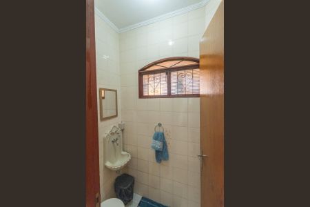 Casa à venda com 250m², 4 quartos e 4 vagas Casa à venda com 250m², 4 quartos e 4 vagasLavabo