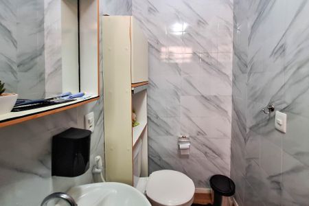 Apartamento à venda com 50m², 2 quartos e 1 vaga Apartamento à venda com 50m², 2 quartos e 1 vagaBanheiro