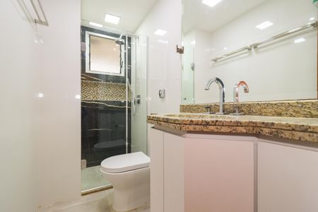 Apartamento à venda com 115m², 3 quartos e 3 vagas Apartamento à venda com 115m², 3 quartos e 3 vagasBanheiro