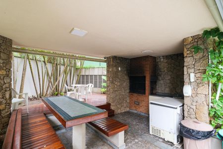 Apartamento à venda com 115m², 3 quartos e 3 vagas Apartamento à venda com 115m², 3 quartos e 3 vagasÁrea comum - Churrasqueira