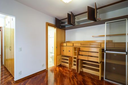 Apartamento à venda com 115m², 3 quartos e 3 vagas Apartamento à venda com 115m², 3 quartos e 3 vagasSuíte