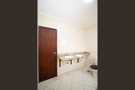 Casa à venda com 550m², 4 quartos e 8 vagas Casa à venda com 550m², 4 quartos e 8 vagasBanheiro da Suíte 1