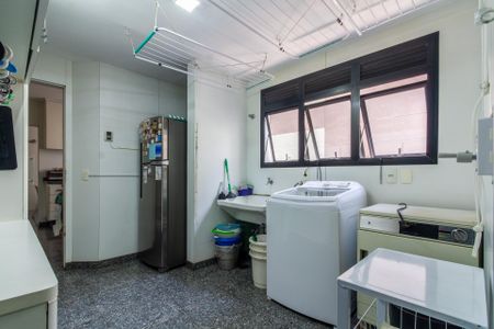 Apartamento à venda com 229m², 4 quartos e 3 vagas Apartamento à venda com 229m², 4 quartos e 3 vagasÁrea de Serviço