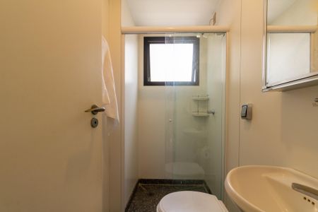 Apartamento à venda com 229m², 4 quartos e 3 vagas Apartamento à venda com 229m², 4 quartos e 3 vagasBanheiro 2