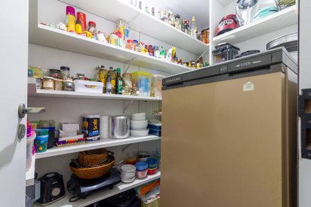 Apartamento à venda com 229m², 4 quartos e 3 vagas Apartamento à venda com 229m², 4 quartos e 3 vagasDespensa