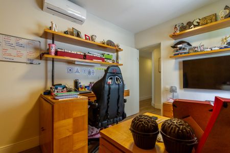 Apartamento à venda com 229m², 4 quartos e 3 vagas Apartamento à venda com 229m², 4 quartos e 3 vagasQuarto 2