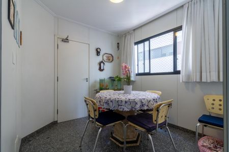 Apartamento à venda com 229m², 4 quartos e 3 vagas Apartamento à venda com 229m², 4 quartos e 3 vagasCopa