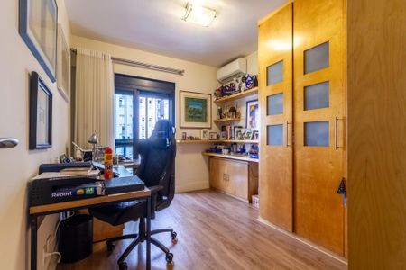 Apartamento à venda com 229m², 4 quartos e 3 vagas Apartamento à venda com 229m², 4 quartos e 3 vagasQuarto 1