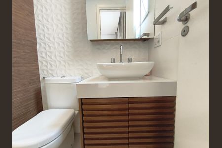 Apartamento à venda com 156m², 3 quartos e 3 vagas Apartamento à venda com 156m², 3 quartos e 3 vagasBanheiro da Suíte 2