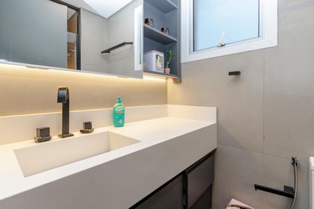 Apartamento à venda com 110m², 2 quartos e 2 vagas Apartamento à venda com 110m², 2 quartos e 2 vagasBanheiro da Suíte 1