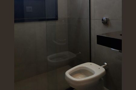 Banheiro de apartamento para alugar com 4 quartos, 130m² em Presidente Roosevelt, Uberlândia