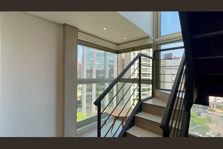 Apartamento para alugar com 87m², 2 quartos e 2 vagasEscada