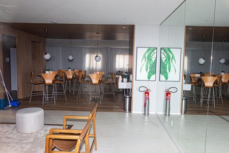 Apartamento para alugar com 47m², 2 quartos e 1 vaga Apartamento para alugar com 47m², 2 quartos e 1 vagaÁrea comum - Salão de festas