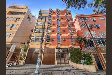 Apartamento à venda com 130m², 3 quartos e 1 vaga Apartamento à venda com 130m², 3 quartos e 1 vagaFachada