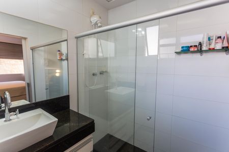 Apartamento à venda com 280m², 4 quartos e 3 vagasBanheiro da Suíte 1