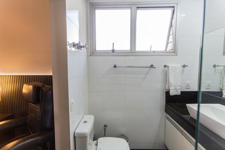 Apartamento à venda com 280m², 4 quartos e 3 vagasBanheiro da Suíte 1