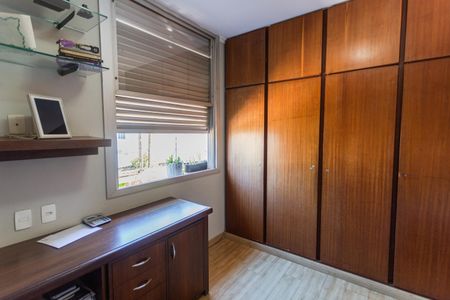 Apartamento à venda com 280m², 4 quartos e 3 vagasQuarto 2