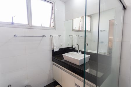Apartamento à venda com 280m², 4 quartos e 3 vagasBanheiro da Suíte 1