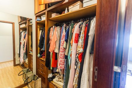 Apartamento à venda com 280m², 4 quartos e 3 vagasCloset da Suíte 1