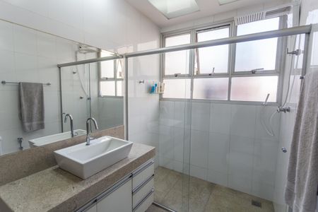 Apartamento à venda com 280m², 4 quartos e 3 vagasBanheiro Social