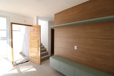 Sala de casa de condomínio para alugar com 3 quartos, 81m² em Granja Marileusa, Uberlândia