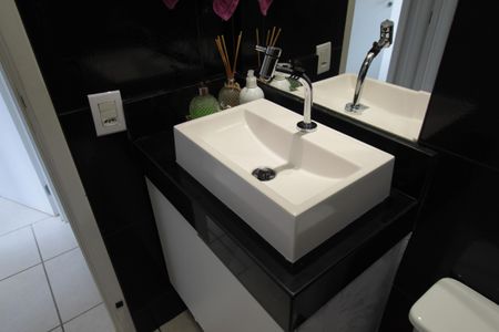 Apartamento à venda com 47m², 2 quartos e 1 vagaBanheiro Social