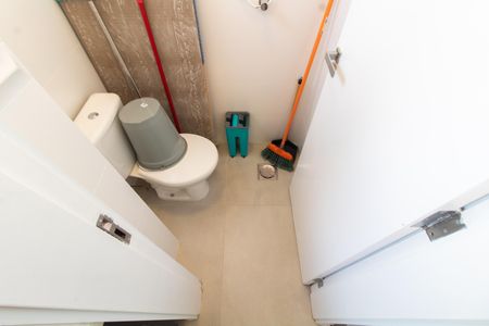 Apartamento à venda com 80m², 2 quartos e 1 vaga Apartamento à venda com 80m², 2 quartos e 1 vagaBanheiro de Serviço
