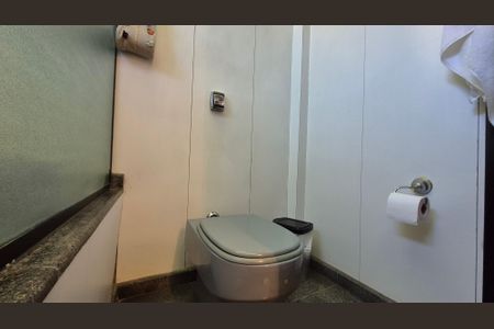 Apartamento à venda com 140m², 4 quartos e 2 vagas Apartamento à venda com 140m², 4 quartos e 2 vagasBanheiro da suíte