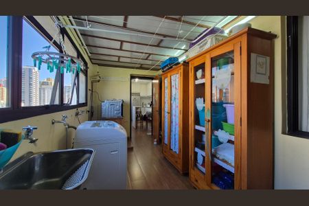 Apartamento à venda com 140m², 4 quartos e 2 vagas Apartamento à venda com 140m², 4 quartos e 2 vagasÁrea de Serviço