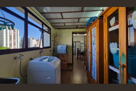 Apartamento à venda com 140m², 4 quartos e 2 vagas Apartamento à venda com 140m², 4 quartos e 2 vagasÁrea de Serviço