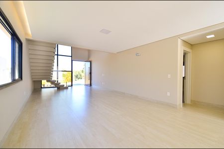 Casa de condomínio para alugar com 358m², 4 quartos e 4 vagas Casa de condomínio para alugar com 358m², 4 quartos e 4 vagasSala de Estar