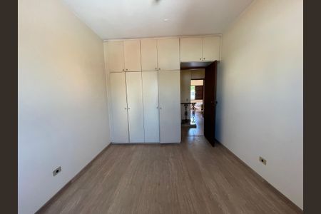 Casa à venda com 243m², 3 quartos e 7 vagas Casa à venda com 243m², 3 quartos e 7 vagasQuarto 3