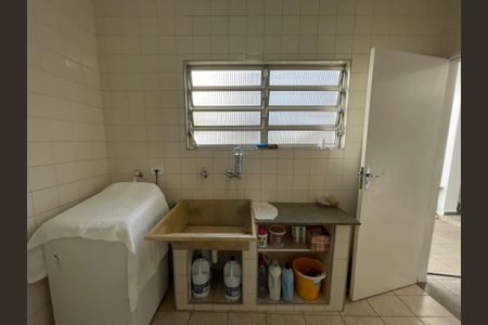 Casa à venda com 243m², 3 quartos e 7 vagas Casa à venda com 243m², 3 quartos e 7 vagasÁrea de Serviço