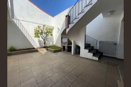 Casa à venda com 243m², 3 quartos e 7 vagas Casa à venda com 243m², 3 quartos e 7 vagasQuintal