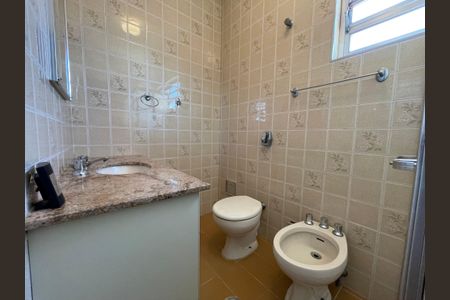 Casa à venda com 243m², 3 quartos e 7 vagas Casa à venda com 243m², 3 quartos e 7 vagasBanheiro Social
