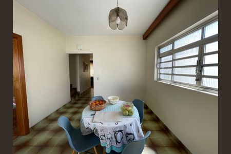 Casa à venda com 243m², 3 quartos e 7 vagas Casa à venda com 243m², 3 quartos e 7 vagasCopa