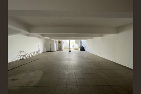 Casa à venda com 243m², 3 quartos e 7 vagas Casa à venda com 243m², 3 quartos e 7 vagasGaragem