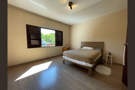 Casa à venda com 243m², 3 quartos e 7 vagas Casa à venda com 243m², 3 quartos e 7 vagasSuíte