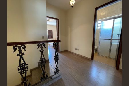 Casa à venda com 243m², 3 quartos e 7 vagas Casa à venda com 243m², 3 quartos e 7 vagasHall quartos